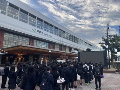 福島駅前での様子